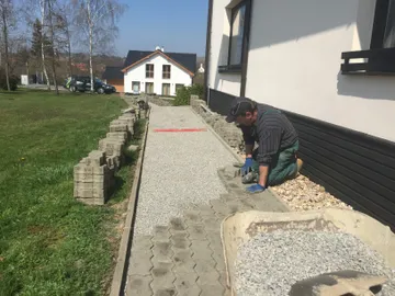 Oprava chodníku Újezd u Brna